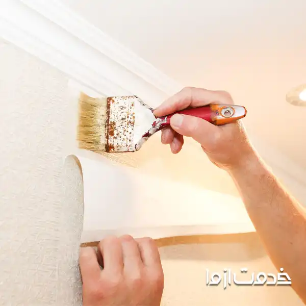 طریقه نصب کاغذ دیواری روی دیوار رنگ شده	