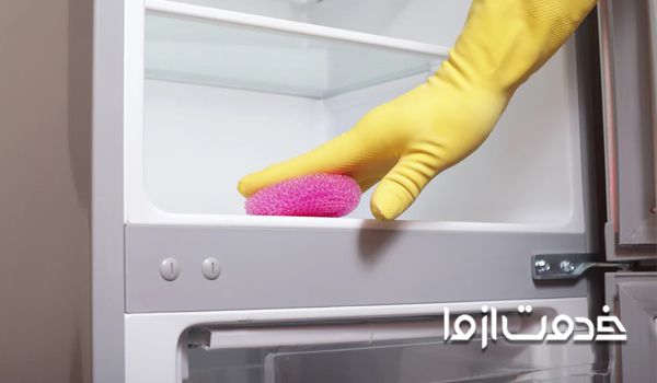 شستن یخچال با شلنگ آب