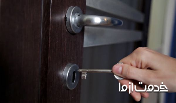 باز كردن درب منزل با کارت اعتباری
