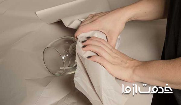 استفاده از کاغذ و پارچه نرم بعنوان ضربه گیر ظروف در بسته بندی