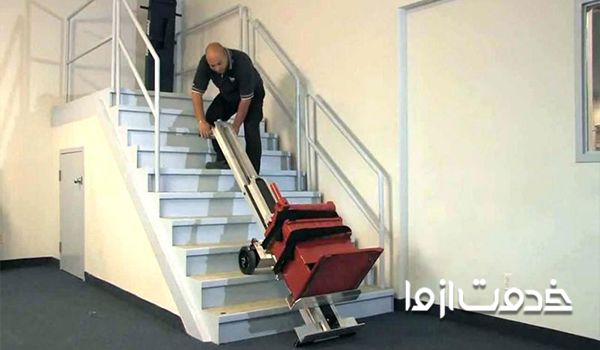 بالا بردن وسایل سنگین از پله با چرخ دستی