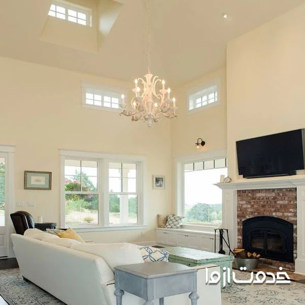 رنگ استخوانی بر روی دیوارها در ترکیب با مبل سفید