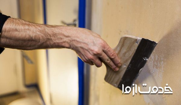 برای ترمیم پوسته شدن رنگ دیوار باید بتونه کاری مناسب انجام داد