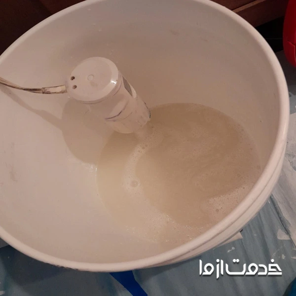 آماده سازی چسب قبل از نصب کاغذ دیواری