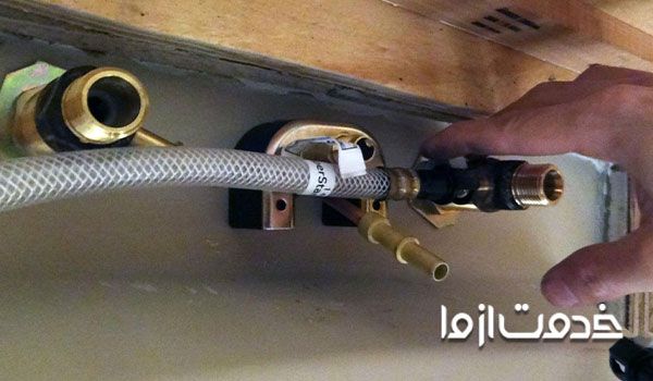نصب تجهیزات اولیه برای اتصال شیر روشویی