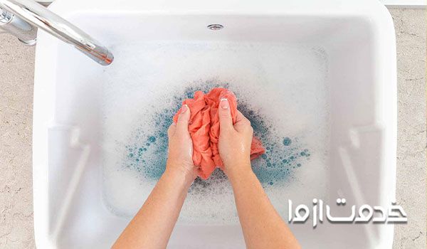 از بین بردن لکه های عرق با آب اکسیژنه