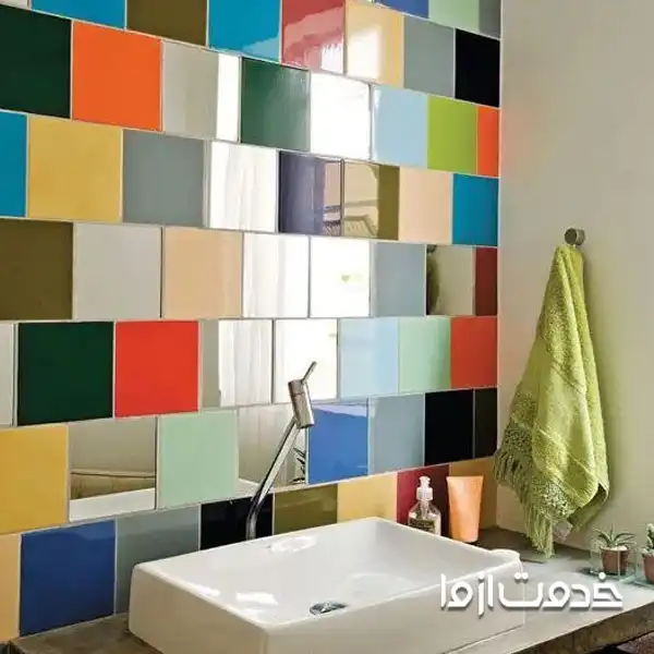 کاشی‌های با رنگ‌های نئونی و الگوهای هندسی