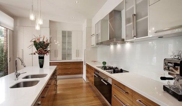 آشپزخانه راهرویی دو ردیفه (کابینت دو طرفه)