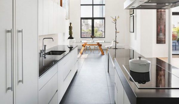 آشپزخانه راهرویی یک ردیفه به سبک مینیمال