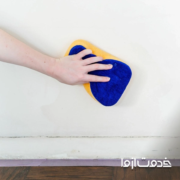 تمیز کردن دیوارها پیش از رنگ کردن خانه