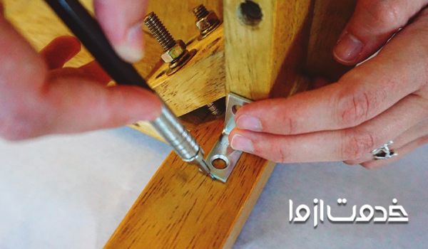 تعمیر صندلی چوبی در منزل