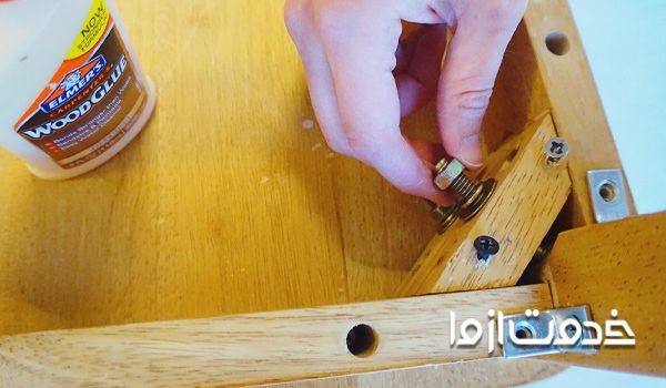 اتصال پایه ‌ها در تعمیرات صندلی چوبی 