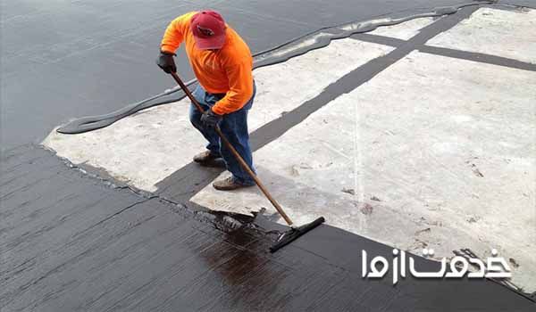 تمیز کردن لایه قدیمی ایزوگام برای نصب لایه جدید