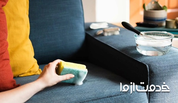 استفاده از سرکه برای از بین بردن چرک مردگی پارچه مبل