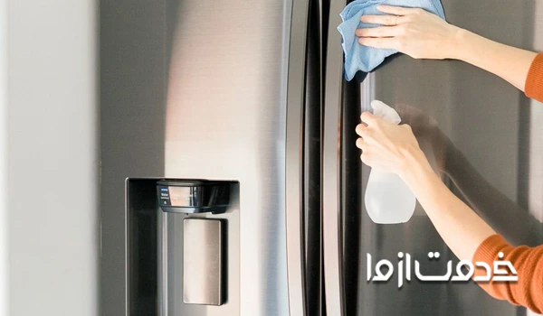 چگونه بیرون یخچال را تمیز کنیم