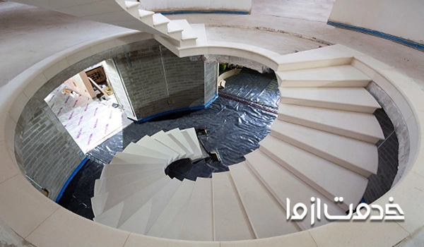 راه پله مارپیچ سنگی