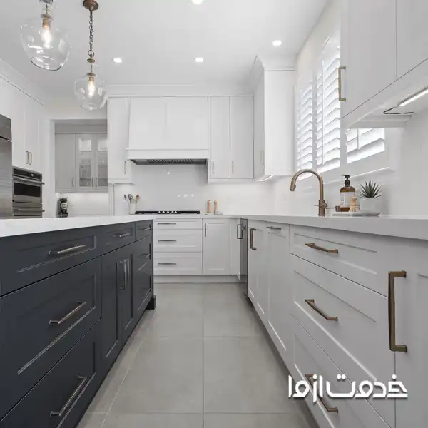 کابینت سفید طوسی؛ ترکیب مناسب برای آشپزخانه کوچک