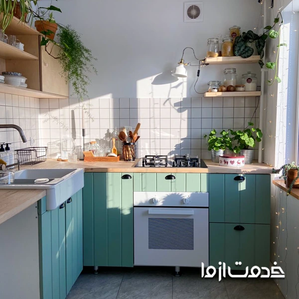 کابینت آشپزخانه کوچک و پنجره دار