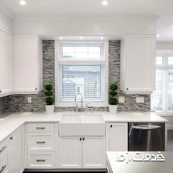 طراحی کابینت زیر پنجره آشپزخانه
