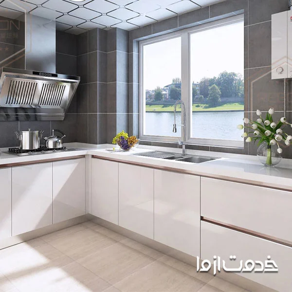 طراحی کابینت شکل ال با رنگ سفید صدفی