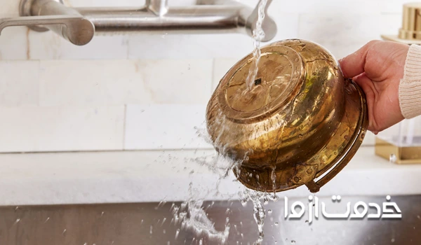 استفاده از مایع ظرفشویی برای جلای ظروف برنجی 