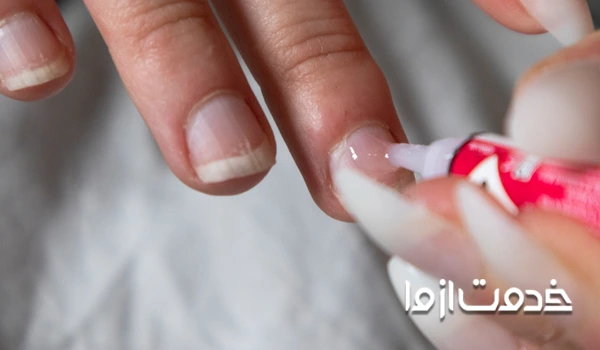 از بین بردن لکه چسب ناخن مصنوعی