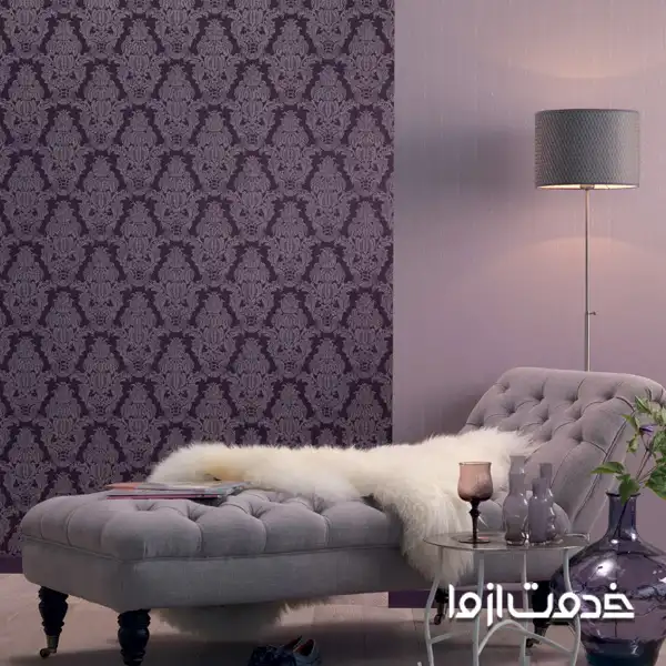 استفاده از رنگ‌های گرم با کاغذ دیواری جدید در پذیرایی 