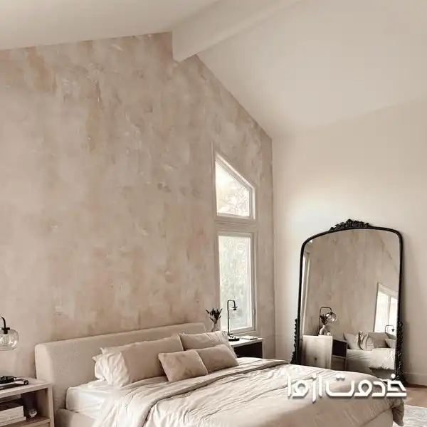 ترکیب رنگ‌های ملایم با کاغذ دیواری طرح‌دار در اتاق خواب