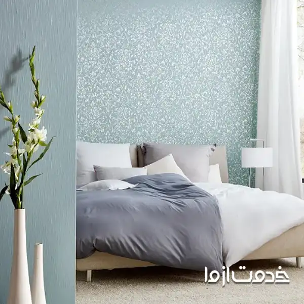 استفاده از رنگ‌های خنثی با کاغذ دیواری بافت‌دار