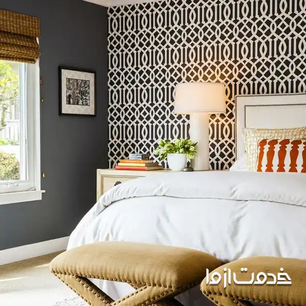 ترکیب رنگ تیره و کاغذ دیواری روشن در اتاق خواب