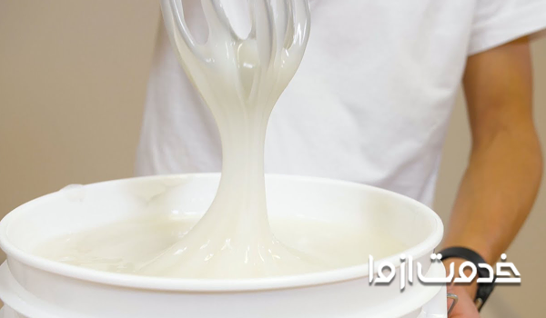 آماده کردن چسب کاغذ دیواری