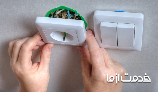 اماده سازی فضا برای چسباندن کاغذ دیواری