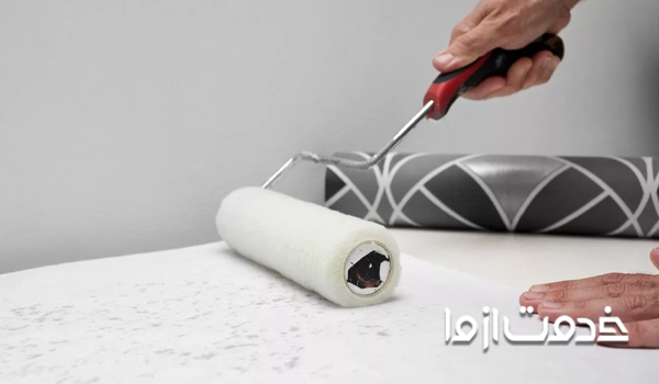 چسباندن کاغذ دیواری با چسب جایگزین