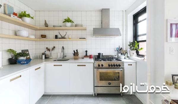 حذف کابینت های قدیمی برای بازسازی