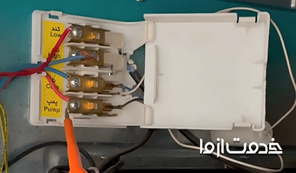 تعمیر کلید کولر آبی با بررسی جعبه تقسیم کولر