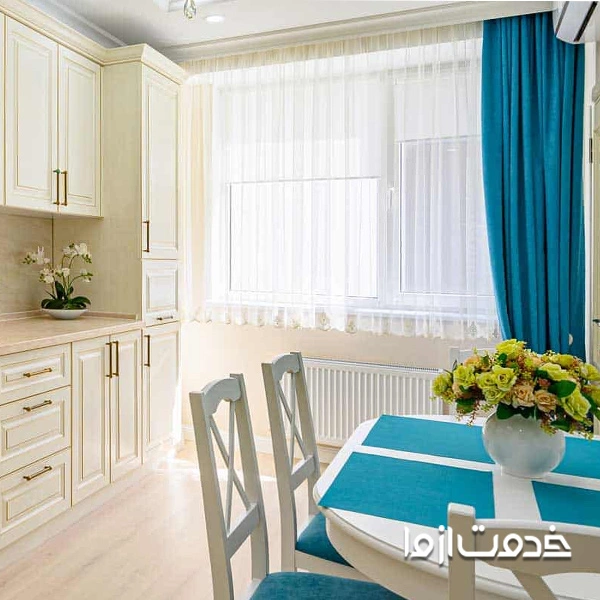 انتخاب پرده ساده در آشپزخانه مینیمال