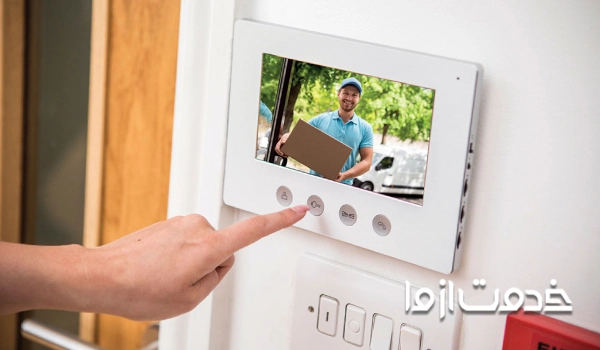 زنگ خوردن یکسره آیفون تصویری	 به دلیل خرابی قفل درب بازکن