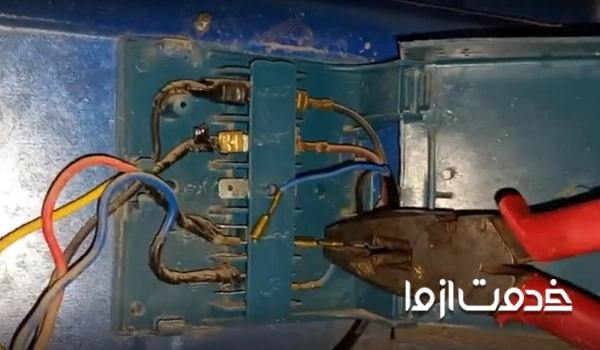 وصل کردن فیش های پمپ جدید به جعبه تقسیم کولر