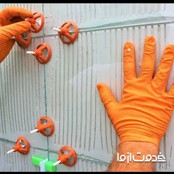 تراز با نخ یا گیره برای کاشی کاری