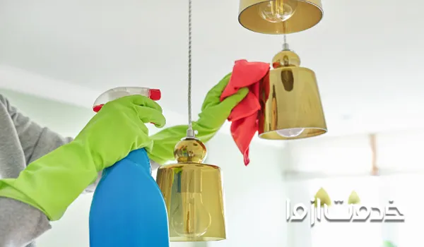 تمیز کردن لوستر طلایی و لامپ 