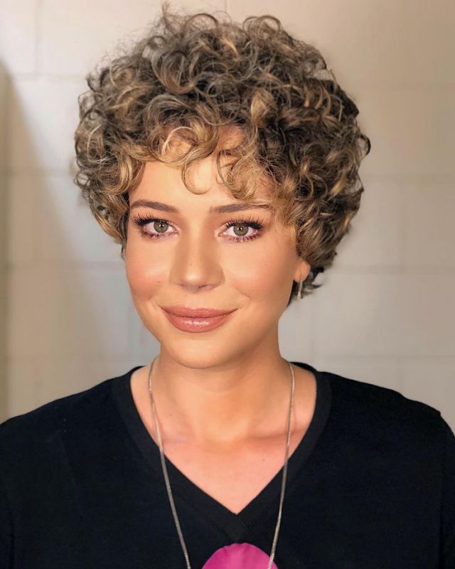 مدل کوتاهی موی فر زنانه