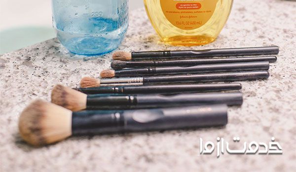 چگونه براش آرایشی درست کنیم؟ تمیز کردن قلم موهای آرایشی
