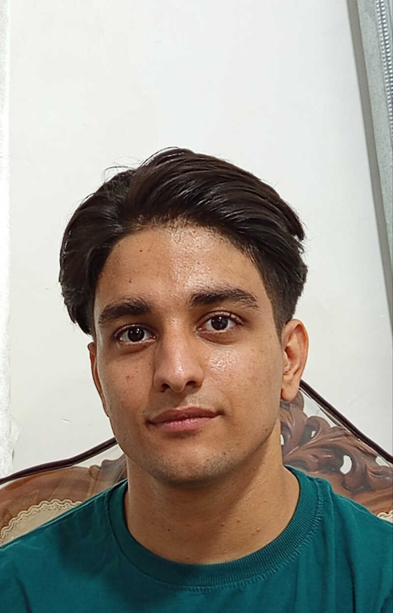 آیین صادقی