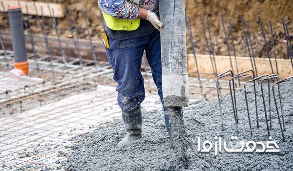 سیمان کاری دیوار حیاط  و کف