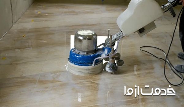 در برخی از کفسابی ها با پاشیدن ماده مخصوص باعث افزایش براقیت سنگ می شود