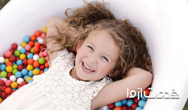 ژست عکس کودک در منزل