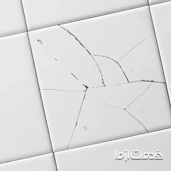 ترکهای پراکنده و نامنظم در کاشیها