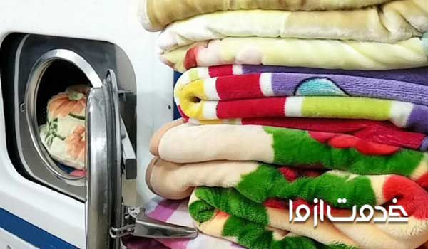 برای از بین بردن پرز پتو چه باید کرد راه های از بین بردن پرز پتو از بین بردن پرز پتو مسافرتی کرک پتو شستن پتو با پا